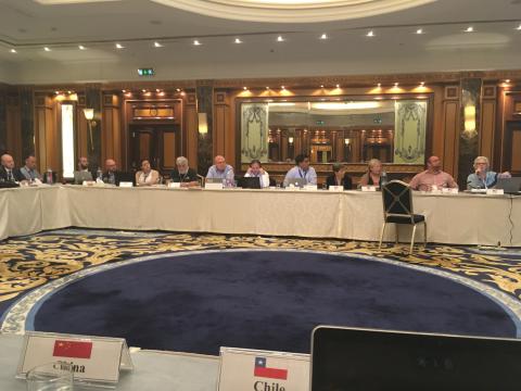 Panel de expertos internacionales debatiendo sobre los cambios de ISO31000